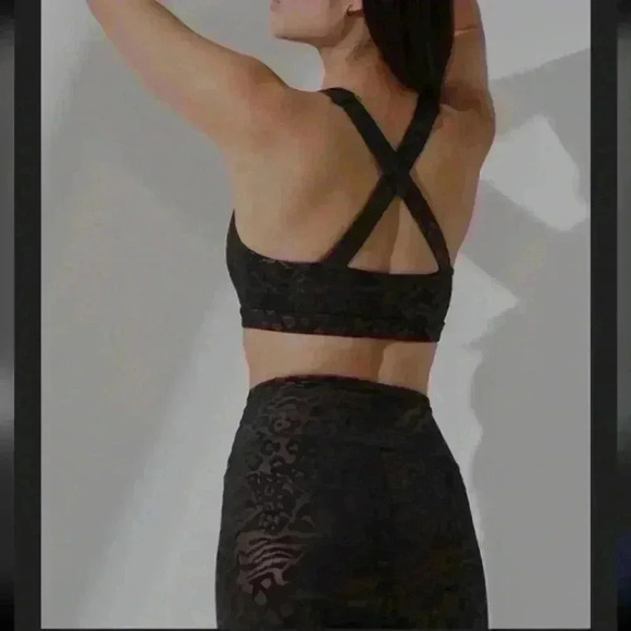 Noli Edge Sports Bra Geometric Black/Burgundy Size Small NWT - Picture 2 of 7